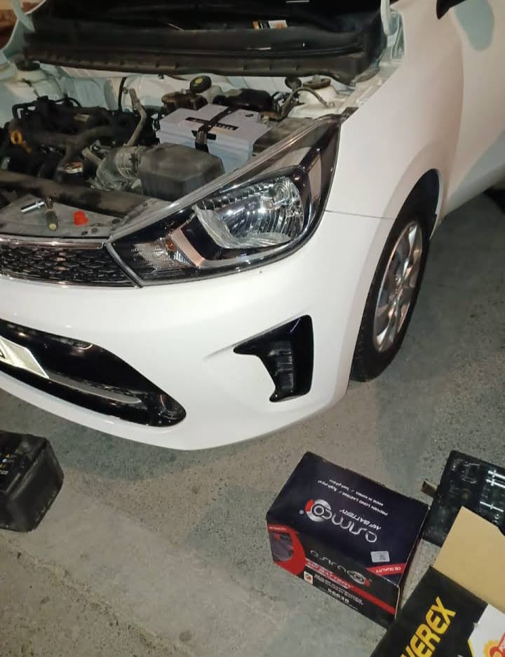 Car headlight assembly replacement and installation service