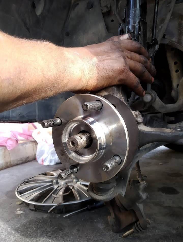Car brake pad change service in Dubai by expert technicians